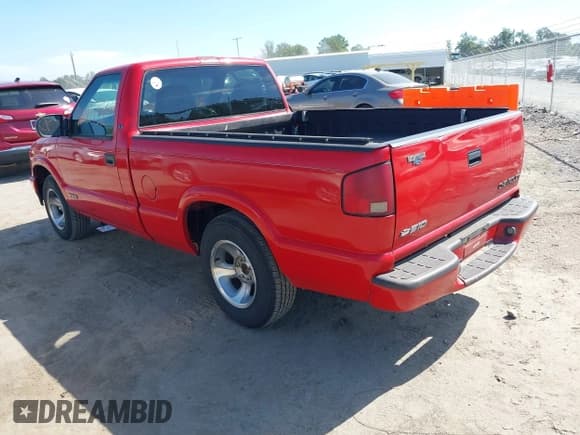 ✅ 2002 Chevrolet S-10 LS • VIN: 1GCCS145528164612 • Лот: 43143932. Опубликован ранее на IAAI с пробегом 163 911 миль. Бесплатный доступ к архиву аукционных продаж из США и подробный отчёт об истории автомобиля на DreamBid. Изображение 3.