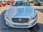 ✅ 2015 Jaguar XJ Portfolio • VIN: SAJWA2GZ6F8V85802 • Lot: 81042165. Wystawiony na Copart z przebiegiem 98 506 mil. Bezpłatny archiwum sprzedaży aukcyjnych z USA i szczegółowy raport historii pojazdu na DreamBid. Zdjęcie 5.