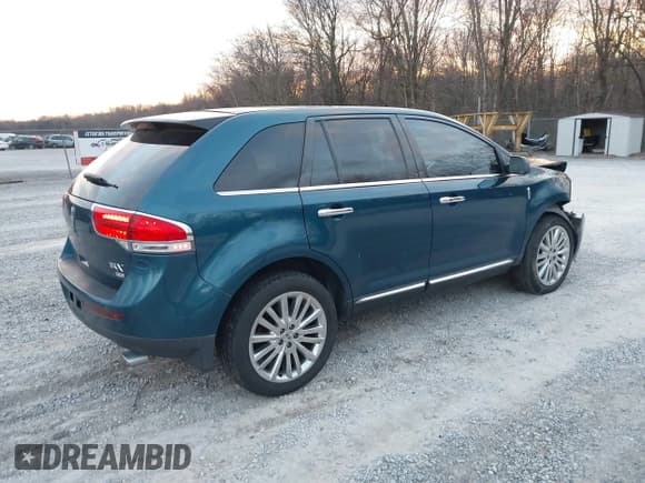 ✅ 2011 Lincoln MKX • VIN: 2LMDJ8JKXBBJ22654 • Lot: 43906940. Listed on IAAI with 174,699 mi. Free auction sales archive from the USA and detailed vehicle history report at DreamBid. Image 4.