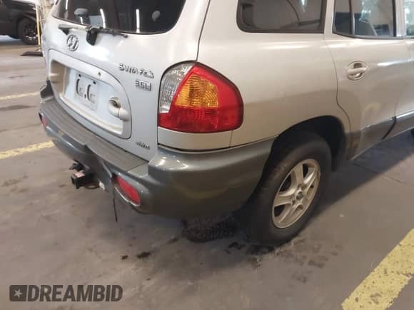 2004 Hyundai Santa Fe GLS с VIN KM8SC73EX4U813050, выставлен на аукционе IAAI как лот 40670488 с пробегом 234 125 миль миль и . История ставок и продаж доступна на DreamBid. Изображение 17.