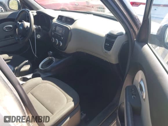 ✅ 2019 Kia Soul • VIN: KNDJN2A26K7021561 • Lot: 43464114. Wystawiony na IAAI z przebiegiem 85 791 mil. Bezpłatny archiwum sprzedaży aukcyjnych z USA i szczegółowy raport historii pojazdu na DreamBid. Zdjęcie 5.