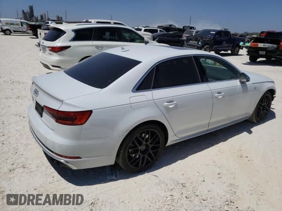 ✅ 2018 Audi S4 Premium Plus • VIN: WAUB4AF48JA001449 • Лот: 63369123. Опубликован ранее на Copart с пробегом 85 789 миль. Бесплатный доступ к архиву аукционных продаж из США и подробный отчёт об истории автомобиля на DreamBid. Изображение 3.