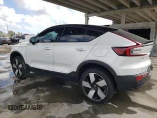 ✅ 2022 Volvo C40 Ultimate • VIN: YV4ED3GB5N2007036 • Lot: 47519903. Wystawiony na Copart z przebiegiem Nie podano. Bezpłatny archiwum sprzedaży aukcyjnych z USA i szczegółowy raport historii pojazdu na DreamBid. Zdjęcie 2.