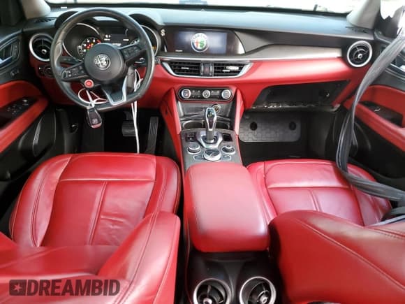 ✅ 2021 Alfa Romeo Stelvio Ti • VIN: ZASPAKBNXM7D11374 • Lot: 82537685. Wystawiony na Copart z przebiegiem 60 125 mil. Bezpłatny archiwum sprzedaży aukcyjnych z USA i szczegółowy raport historii pojazdu na DreamBid. Zdjęcie 8.