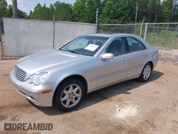 ✅ 2003 Mercedes-Benz C 320 • VIN: WDBRF64J73F341438 • Lot: 42371572. Wystawiony na IAAI z przebiegiem 228 061 mil. Bezpłatny archiwum sprzedaży aukcyjnych z USA i szczegółowy raport historii pojazdu na DreamBid. Zdjęcie 22.
