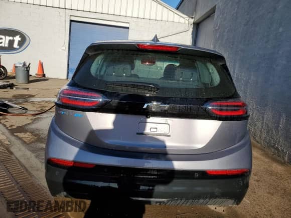 2023 Chevrolet Bolt EV 1LT z VIN 1G1FW6S03P4201654, wystawiony jako Copart lot #47861474 z przebiegiem 7 739 mil mil oraz . Historia ofert i sprzedaży dostępna na DreamBid. Obrazek 6.