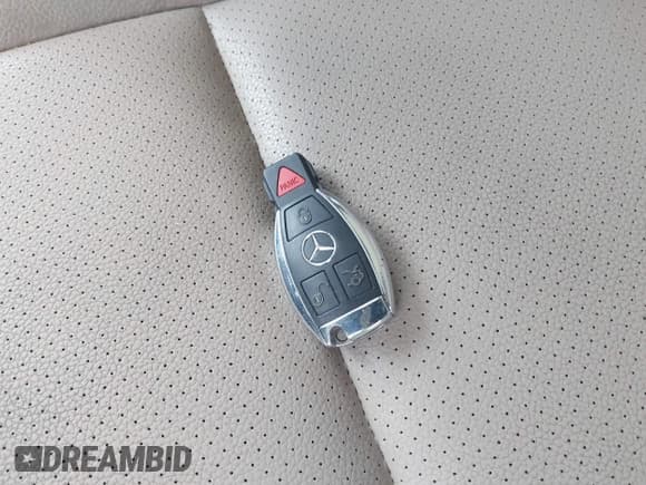 ✅ 2012 Mercedes-Benz GLK 350 • VIN: WDCGG8HB0CF919930 • Lot: 43599136. Listed on IAAI with 157,191 mi. Free auction sales archive from the USA and detailed vehicle history report at DreamBid. Image 11.