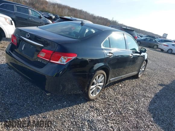 ✅ 2011 Lexus ES 330 • VIN: JTHBK1EG8B2456428 • Лот: 43751755. Опубликован ранее на IAAI с пробегом 251 145 миль. Бесплатный доступ к архиву аукционных продаж из США и подробный отчёт об истории автомобиля на DreamBid. Изображение 4.