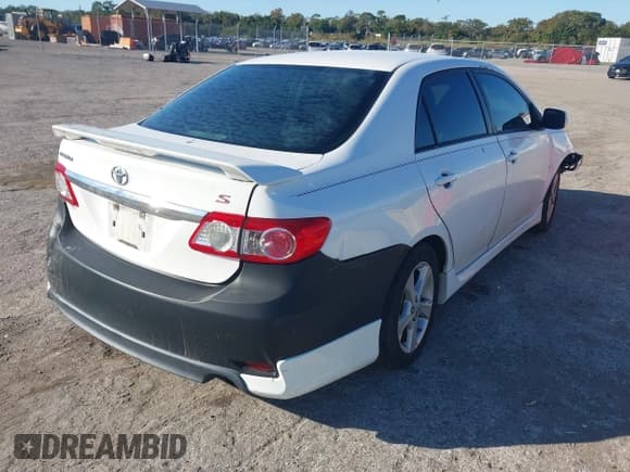 ✅ 2013 Toyota Corolla LE • VIN: 5YFBU4EE8DP202962 • Lot: 43701903. Wystawiony na IAAI z przebiegiem 124 248 mil. Bezpłatny archiwum sprzedaży aukcyjnych z USA i szczegółowy raport historii pojazdu na DreamBid. Zdjęcie 4.