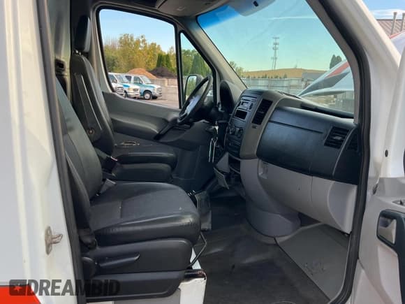 ✅ 2007 Dodge Sprinter • VIN: WDXPF345879341083 • Lot: 75351274. Listed on Copart with Not provided. Free auction sales archive from the USA and detailed vehicle history report at DreamBid. Image 5.