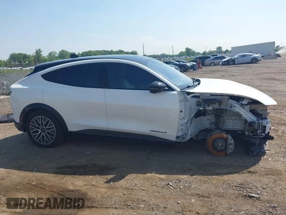 ✅ 2024 Ford Mustang Mach-E Premium • VIN: 3FMTK3SU0RMA15449 • Lot: 42515603. Wystawiony na IAAI z przebiegiem 13 910 mil. Bezpłatny archiwum sprzedaży aukcyjnych z USA i szczegółowy raport historii pojazdu na DreamBid. Zdjęcie 14.