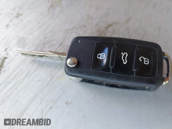 ✅ 2013 Volkswagen Passat S • VIN: 1VWAP7A39DC147565 • Lot: 42255542. Listed on IAAI with 111,646 mi. Free auction sales archive from the USA and detailed vehicle history report at DreamBid. Image 11.