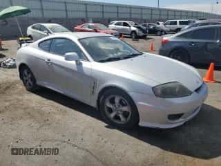 2005 Hyundai Tiburon GS с VIN KMHHM65D45U175370, выставлен на аукционе Copart как лот 64657525 с пробегом 215 287 миль миль и Списание • Salvage title. История ставок и продаж доступна на DreamBid. Изображение 4.