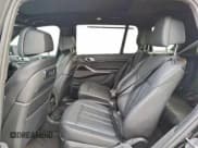 ✅ 2022 BMW X7 M50i • VIN: 5UXCX6C00N9J07221 • Lot: 94590385. Wystawiony na Copart z przebiegiem 53 567 mil. Bezpłatny archiwum sprzedaży aukcyjnych z USA i szczegółowy raport historii pojazdu na DreamBid. Zdjęcie 6.