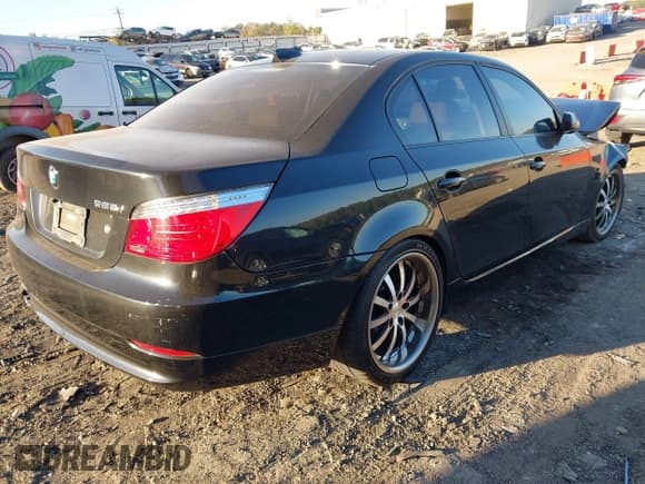 ✅ 2008 BMW 5 Series 528i • VIN: WBANU53568C110038 • Lot: 43529378. Wystawiony na IAAI z przebiegiem 127 476 mil. Bezpłatny archiwum sprzedaży aukcyjnych z USA i szczegółowy raport historii pojazdu na DreamBid. Zdjęcie 4.