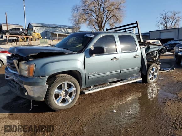 ✅ 2010 GMC Sierra 1500 • VIN: 3GTXKVE26AG101850 • Lot: 82770984. Wystawiony na Copart z przebiegiem 175 714 mil. Bezpłatny archiwum sprzedaży aukcyjnych z USA i szczegółowy raport historii pojazdu na DreamBid. Zdjęcie 1.