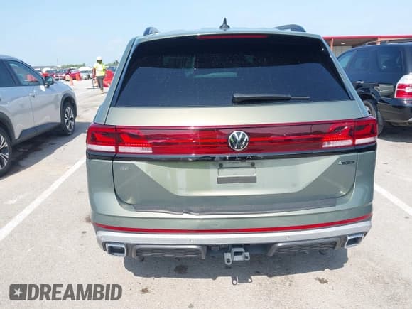 ✅ 2024 Volkswagen Atlas Peak Edition SE • VIN: 1V2CR2CA3RC562732 • Lot: 42776070. Wystawiony na IAAI z przebiegiem 85 356 mil. Bezpłatny archiwum sprzedaży aukcyjnych z USA i szczegółowy raport historii pojazdu na DreamBid. Zdjęcie 19.