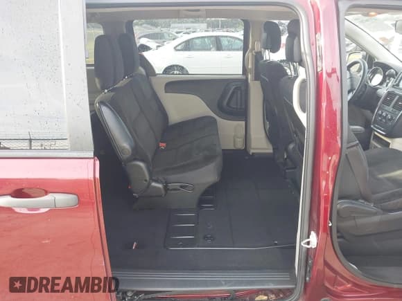 ✅ 2019 Dodge Grand Caravan SE • VIN: 2C4RDGBG3KR740438 • Lot: 43180789. Wystawiony na IAAI z przebiegiem 242 546 mil. Bezpłatny archiwum sprzedaży aukcyjnych z USA i szczegółowy raport historii pojazdu na DreamBid. Zdjęcie 8.