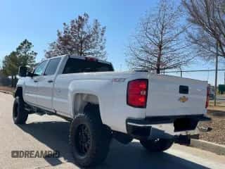 2019 Chevrolet Silverado 3500HD Work Truck с VIN 1GC4KVCYXKF197799, выставлен на аукционе Copart как лот 42862835 с пробегом 251 906 миль миль и Чистый • Clean title. История ставок и продаж доступна на DreamBid. Изображение 3.