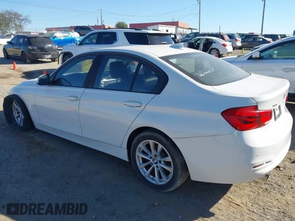 ✅ 2016 BMW 3 Series 320i xDrive • VIN: WBA8E5G51GNU21867 • Lot: 40593300. Listed on IAAI with 99,044 mi. Free auction sales archive from the USA and detailed vehicle history report at DreamBid. Image 3.