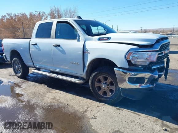 ✅ 2024 Ram 2500 Big Horn • VIN: 3C6UR5DL6RG310968 • Lot: 43894107. Listed on IAAI with 58,028 mi. Free auction sales archive from the USA and detailed vehicle history report at DreamBid. Image 1.
