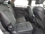 ✅ 2023 Audi Q7 Prestige • VIN: WA1VXBF75PD015057 • Lot: 64044085. Wystawiony na Copart z przebiegiem 33 783 mil. Bezpłatny archiwum sprzedaży aukcyjnych z USA i szczegółowy raport historii pojazdu na DreamBid. Zdjęcie 11.