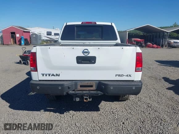 ✅ 2014 Nissan Titan SV • VIN: 1N6AA0EC8EN501679 • Lot: 42823279. Wystawiony na IAAI z przebiegiem 135 111 mil. Bezpłatny archiwum sprzedaży aukcyjnych z USA i szczegółowy raport historii pojazdu na DreamBid. Zdjęcie 16.