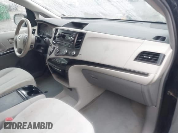 ✅ 2012 Toyota Sienna LE AAS • VIN: 5TDKK3DC0CS277578 • Lot: 43340372. Wystawiony na IAAI z przebiegiem 257 614 mil. Bezpłatny archiwum sprzedaży aukcyjnych z USA i szczegółowy raport historii pojazdu na DreamBid. Zdjęcie 5.