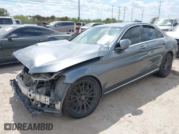 ✅ 2019 Mercedes-Benz C 300 • VIN: 55SWF8DB2KU316568 • Лот: 43283156. Опубликован ранее на IAAI с пробегом 51 666 миль. Бесплатный доступ к архиву аукционных продаж из США и подробный отчёт об истории автомобиля на DreamBid. Изображение 2.