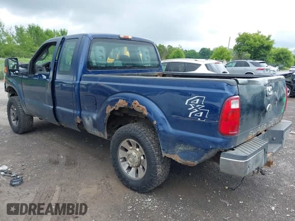 ✅ 2011 Ford F-250 XL • VIN: 1FT7X2B61BEB00699 • Lot: 42662479. Wystawiony na IAAI z przebiegiem 148 483 mil. Bezpłatny archiwum sprzedaży aukcyjnych z USA i szczegółowy raport historii pojazdu na DreamBid. Zdjęcie 3.