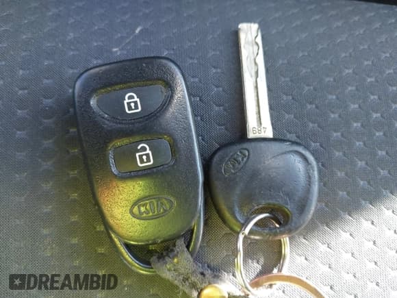 ✅ 2011 Kia Sorento LX • VIN: 5XYKTDA18BG030004 • Lot: 43745271. Wystawiony na IAAI z przebiegiem 180 965 mil. Bezpłatny archiwum sprzedaży aukcyjnych z USA i szczegółowy raport historii pojazdu na DreamBid. Zdjęcie 11.