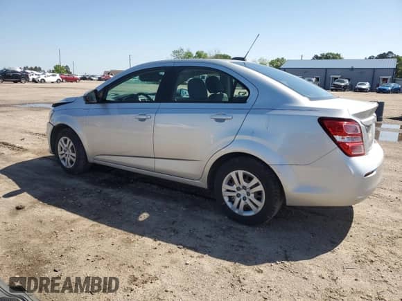 2017 Chevrolet Sonic LS z VIN 1G1JA5SH0H4171085, wystawiony jako Copart lot #52207145 z przebiegiem 26 933 mil mil oraz Szkoda całkowita • Salvage title. Historia ofert i sprzedaży dostępna na DreamBid. Obrazek 2.
