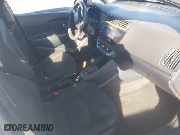 ✅ 2016 Kia Rio LX • VIN: KNADM4A32G6573752 • Lot: 43423912. Wystawiony na IAAI z przebiegiem 189 649 mil. Bezpłatny archiwum sprzedaży aukcyjnych z USA i szczegółowy raport historii pojazdu na DreamBid. Zdjęcie 5.