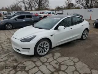 ✅ 2022 Tesla Model 3 • VIN: 5YJ3E1EA3NF371636 • Lot: 93734245. Wystawiony na Copart z przebiegiem 99 104 mil. Bezpłatny archiwum sprzedaży aukcyjnych z USA i szczegółowy raport historii pojazdu na DreamBid. Zdjęcie 1.