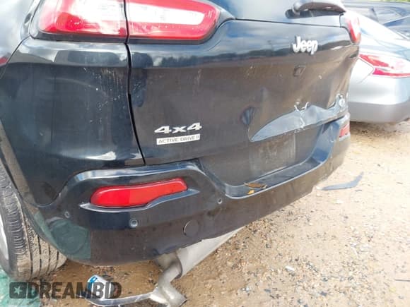 ✅ 2018 Jeep Cherokee Overland • VIN: 1C4PJMJX4JD529072 • Lot: 43555485. Listed on IAAI with 95,319 mi. Free auction sales archive from the USA and detailed vehicle history report at DreamBid. Image 18.