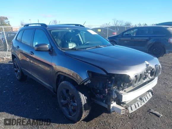 ✅ 2019 Jeep Cherokee Altitude • VIN: 1C4PJMLXXKD437947 • Lot: 43739628. Wystawiony na IAAI z przebiegiem 125 361 mil. Bezpłatny archiwum sprzedaży aukcyjnych z USA i szczegółowy raport historii pojazdu na DreamBid. Zdjęcie 1.