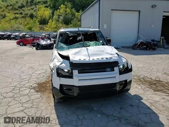 ✅ 2024 Land Rover Defender X-Dynamic SE • VIN: SALE27EUXR2245788 • Lot: 70930774. Listed on Copart with 16,277 mi. Free auction sales archive from the USA and detailed vehicle history report at DreamBid. Image 12.