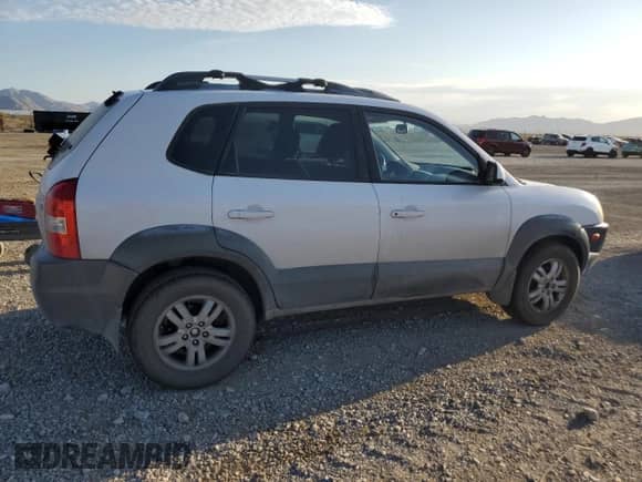 2008 Hyundai Tucson SE z VIN KM8JN12D38U902508, wystawiony jako Copart lot #66384224 z przebiegiem 236 827 mil mil oraz Czysty tytuł • Clean title. Historia ofert i sprzedaży dostępna na DreamBid. Obrazek 3.