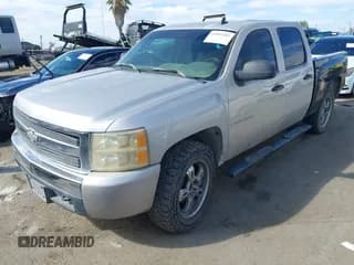 ✅ 2007 Chevrolet Silverado 1500 1LT • VIN: 2GCEC13C771560962 • Lot: 43507495. Wystawiony na IAAI z przebiegiem 191 309 mil. Bezpłatny archiwum sprzedaży aukcyjnych z USA i szczegółowy raport historii pojazdu na DreamBid. Zdjęcie 2.