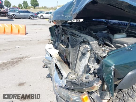 ✅ 2005 Chevrolet Silverado 2500HD • VIN: 1GCHK23215F911562 • Lot: 43222584. Listed on IAAI with 75,817 mi. Free auction sales archive from the USA and detailed vehicle history report at DreamBid. Image 6.