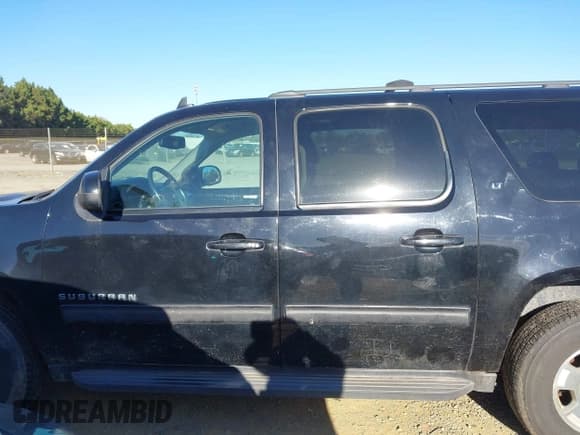 ✅ 2013 Chevrolet Suburban LT • VIN: 1GNSKJE78DR173059 • Lot: 43699809. Wystawiony na IAAI z przebiegiem 225 390 mil. Bezpłatny archiwum sprzedaży aukcyjnych z USA i szczegółowy raport historii pojazdu na DreamBid. Zdjęcie 14.