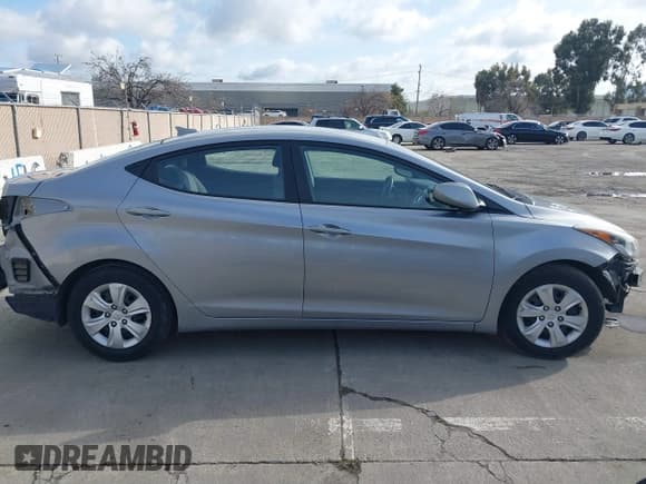 ✅ 2016 Hyundai Elantra SE • VIN: 5NPDH4AE0GH710010 • Lot: 41806023. Listed on IAAI with 117,697 mi. Free auction sales archive from the USA and detailed vehicle history report at DreamBid. Image 14.