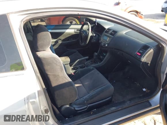 ✅ 2003 Honda Accord LX • VIN: 1HGCM72233A035334 • Lot: 42098703. Wystawiony na IAAI z przebiegiem 200 170 mil. Bezpłatny archiwum sprzedaży aukcyjnych z USA i szczegółowy raport historii pojazdu na DreamBid. Zdjęcie 5.