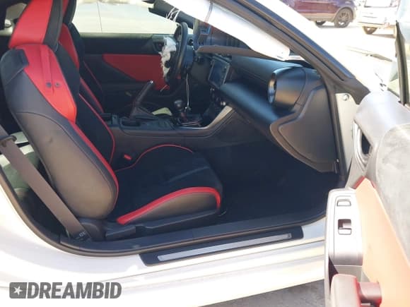 ✅ 2024 Toyota 86 TRUENO Edition • VIN: JF1ZNBM19R8750279 • Лот: 41468207. Опубликован ранее на IAAI с пробегом 15 440 миль. Бесплатный доступ к архиву аукционных продаж из США и подробный отчёт об истории автомобиля на DreamBid. Изображение 5.