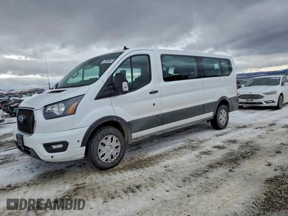 ✅ 2024 Ford Transit Passenger XLT • VIN: 1FBAX2Y84RKA86344 • Lot: 95713775. Wystawiony na Copart z przebiegiem 6 993 mil. Bezpłatny archiwum sprzedaży aukcyjnych z USA i szczegółowy raport historii pojazdu na DreamBid. Zdjęcie 1.