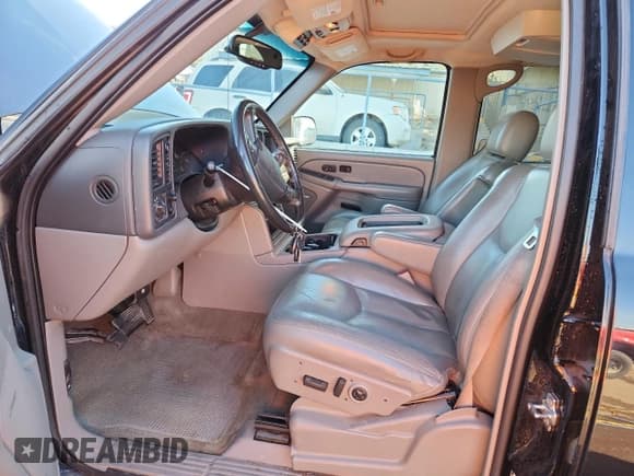 ✅ 2004 Chevrolet Suburban LT • VIN: 3GNFK16Z34G266492 • Lot: 90103875. Listed on Copart with 215,482 mi. Free auction sales archive from the USA and detailed vehicle history report at DreamBid. Image 7.