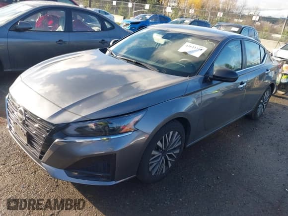 ✅ 2024 Nissan Altima SV • VIN: 1N4BL4DV0RN355379 • Lot: 43822284. Wystawiony na IAAI z przebiegiem 32 400 mil. Bezpłatny archiwum sprzedaży aukcyjnych z USA i szczegółowy raport historii pojazdu na DreamBid. Zdjęcie 2.