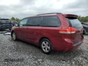 ✅ 2013 Toyota Sienna LE • VIN: 5TDKK3DCXDS296723 • Lot: 85757685. Wystawiony na Copart z przebiegiem 181 176 mil. Bezpłatny archiwum sprzedaży aukcyjnych z USA i szczegółowy raport historii pojazdu na DreamBid. Zdjęcie 2.