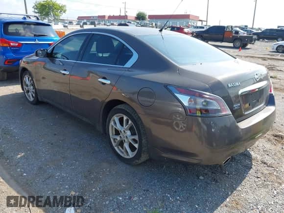 2012 Nissan Maxima S z VIN 1N4AA5APXCC853542, wystawiony jako IAAI lot #42746342 z przebiegiem 227 384 mil mil oraz . Historia ofert i sprzedaży dostępna na DreamBid. Obrazek 3.