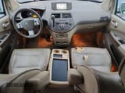 ✅ 2007 Nissan Quest SE • VIN: 5N1BV28UX7N139218 • Lot: 84053225. Wystawiony na Copart z przebiegiem 184 980 mil. Bezpłatny archiwum sprzedaży aukcyjnych z USA i szczegółowy raport historii pojazdu na DreamBid. Zdjęcie 8.